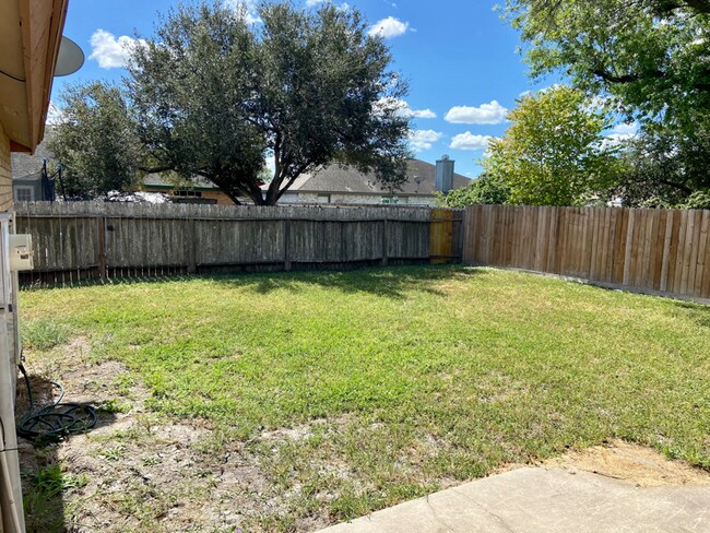 Building Photo - 1413 Windcrest St