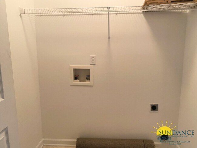 Building Photo - Beautiful 3 Bedroom Townhouse in Crestview!