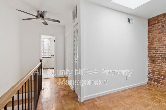 Building Photo - 123 E St SE