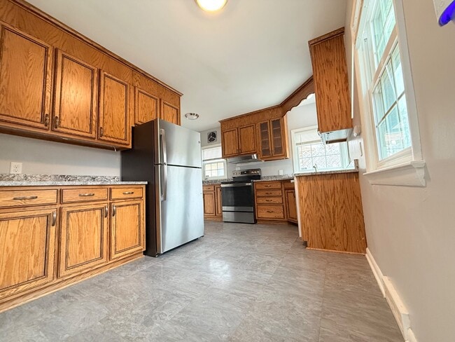 Building Photo - 1009 N 76th St