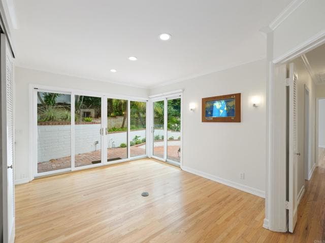 Building Photo - 7920 Avenida Alamar