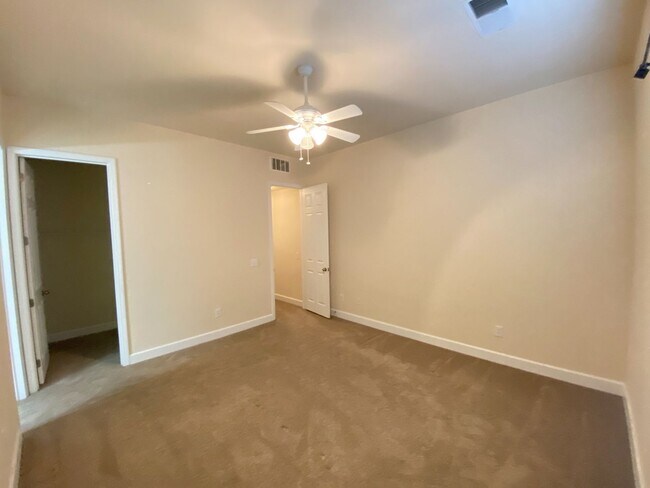 Building Photo - Spacious 3/3.5 Condo with Garage in Fleming Island