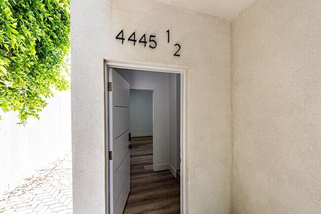 Building Photo - 4445 1/2 Auckland Ave