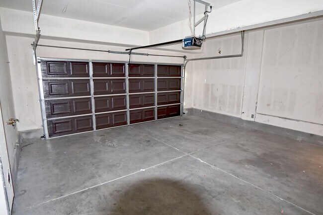 Building Photo - Single Family Home in Gated Community