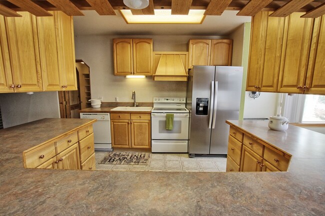 Building Photo - 3 bed 2 bath mountain rental