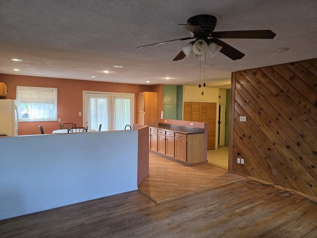 Building Photo - 904 Avenida Del Sumbre