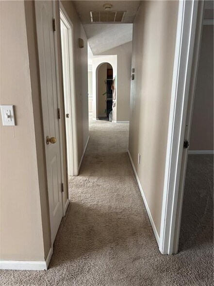 Building Photo - 664 Rosewood Cir