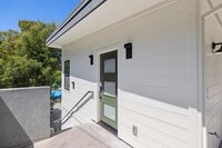 Building Photo - 196 Amapola Ave