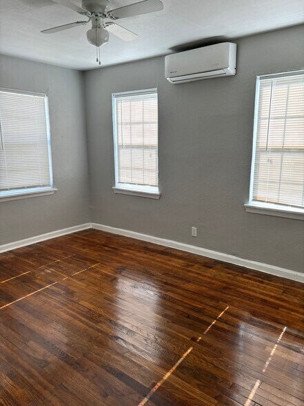 Building Photo - 2225 W Olmos Dr