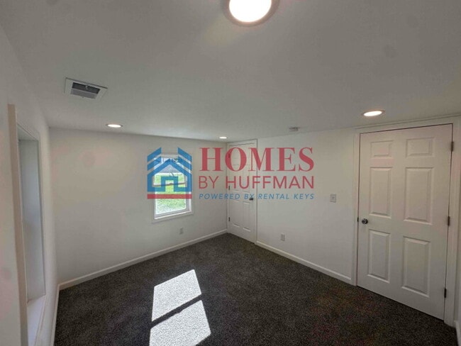 Building Photo - Two Bedroom House | Completely Updated | Move In Special