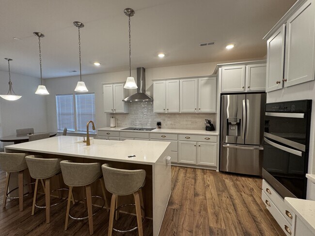 Building Photo - 193 Wheatfield Dr