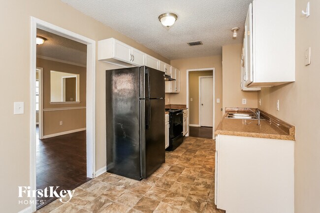 Building Photo - 11338 Island Shore Dr W