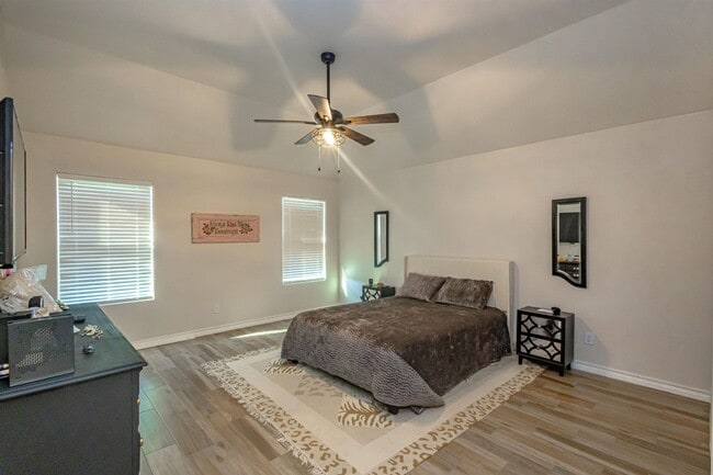 Building Photo - 514 Prado Dr