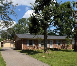 Building Photo - Charming 3-bedroom,1-bath home w/Detached garage for rent in Springfield, Tennessee.