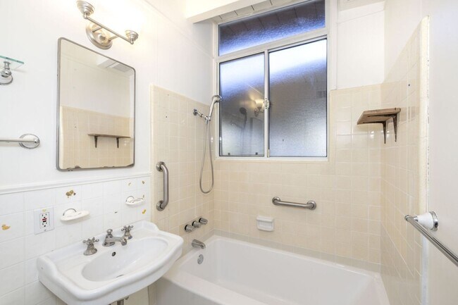 Building Photo - Freshly Updated 3 Bed, 2 Bath Eichler w/ Central Heat & AC!