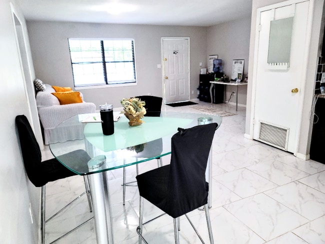 Building Photo - 10777 Bolyard Dr