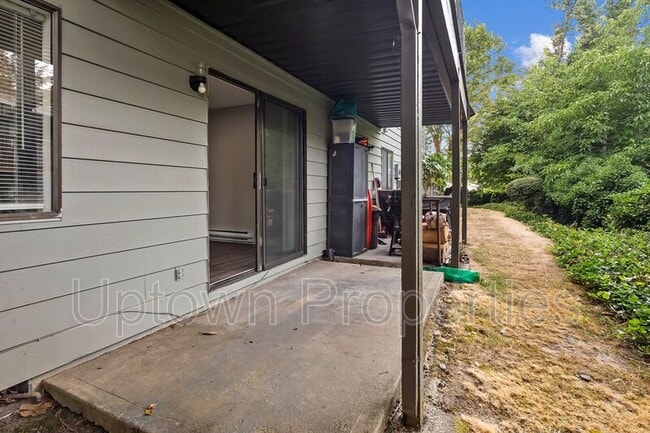 Building Photo - 5660 SW 180th Ave