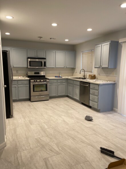 Building Photo - 10274 Missouri Meadows St