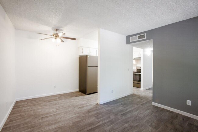 Building Photo - Icon on Park