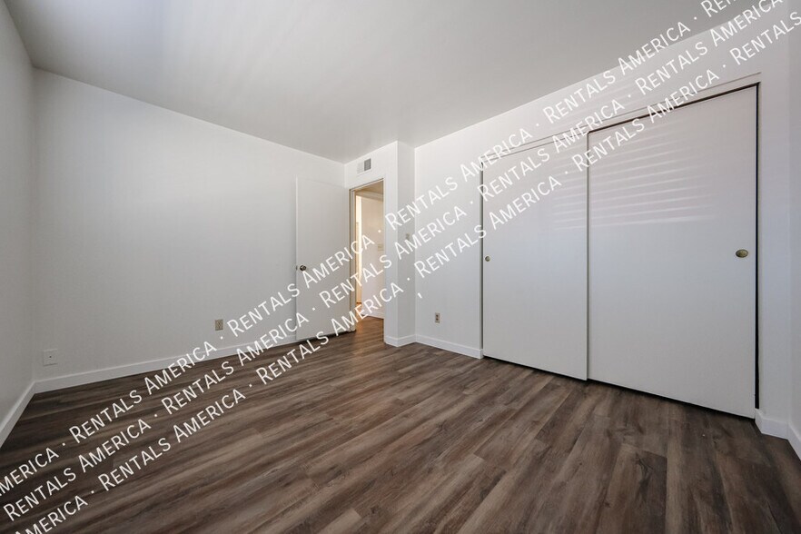 Building Photo - 5525 E Thomas Rd