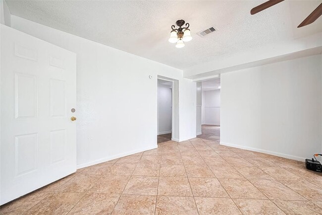 Building Photo - 227 N Austin Dr