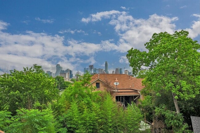 Building Photo - 1208 Hillside Ave