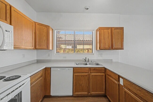Building Photo - 8868 W Laurel Ln