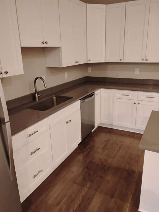 Building Photo - 00830