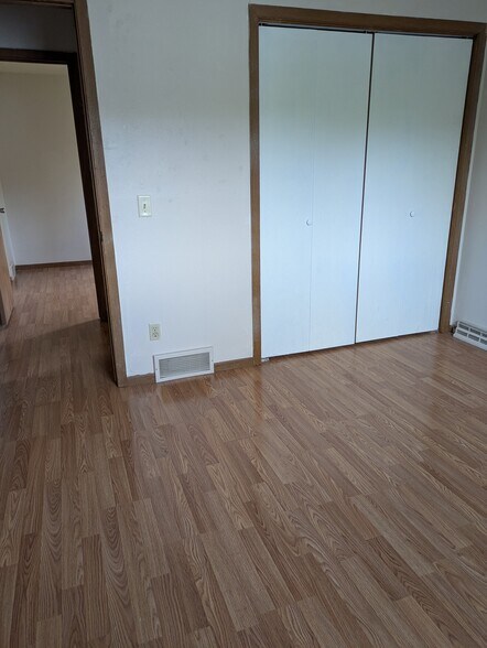 Building Photo - 1230 S Thompson Dr