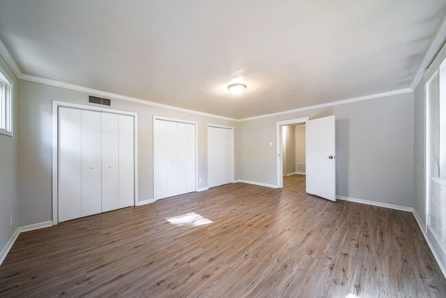 Building Photo - Beautifully Updated Corner Lot Home!