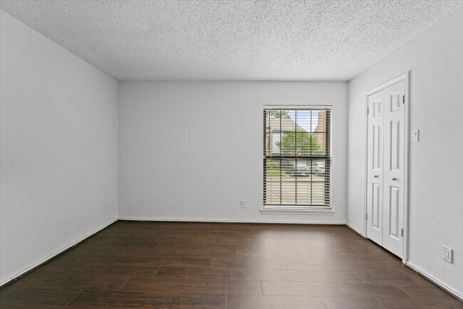 Building Photo - 15151 Berry Trl