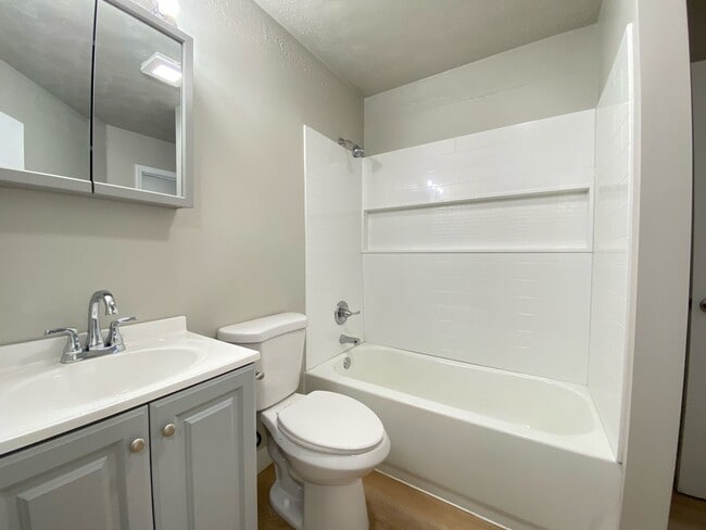 Building Photo - 3 Bedroom Home in Hammond