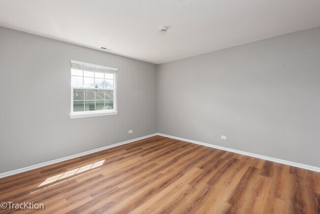 Building Photo - 549 E Shag Bark Ln