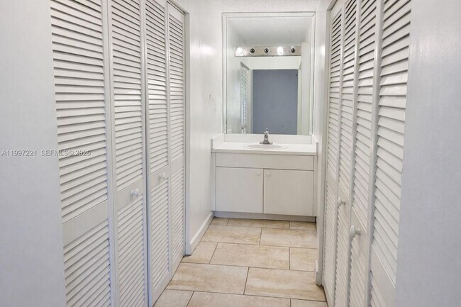 Building Photo - 1755 W 60th St