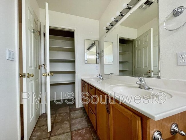 Building Photo - 3622 Terra Loma Dr