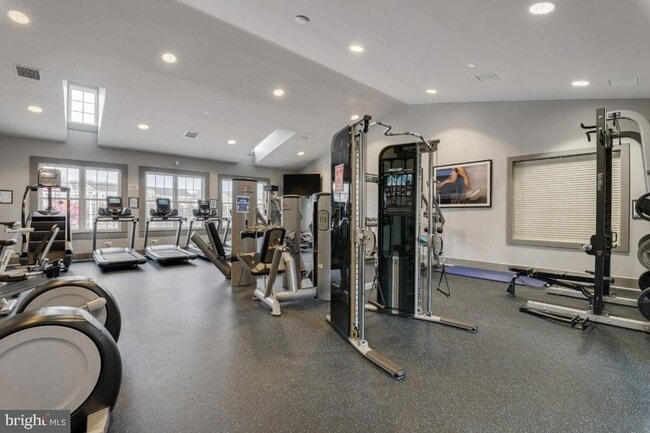 Building Photo - 7530 Stonehouse Run Dr