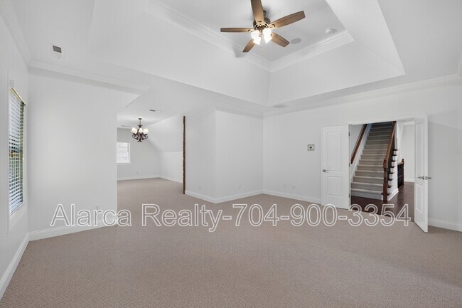 Building Photo - 2718 Old Course Road