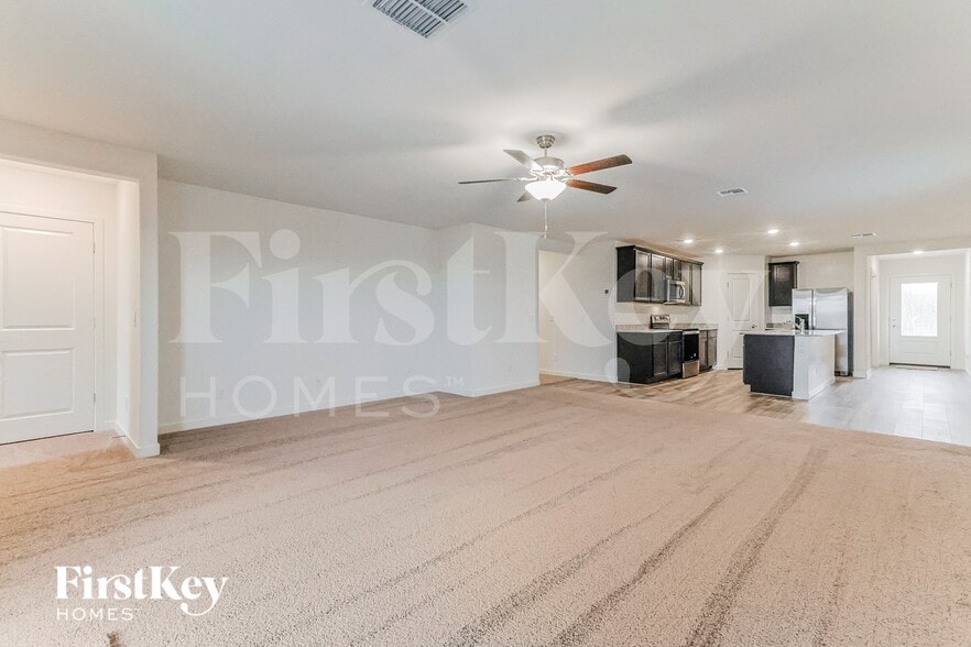 Building Photo - 976 W 20th St