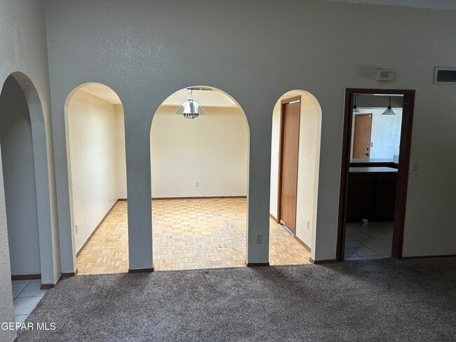 Building Photo - 419 El Camino Dr