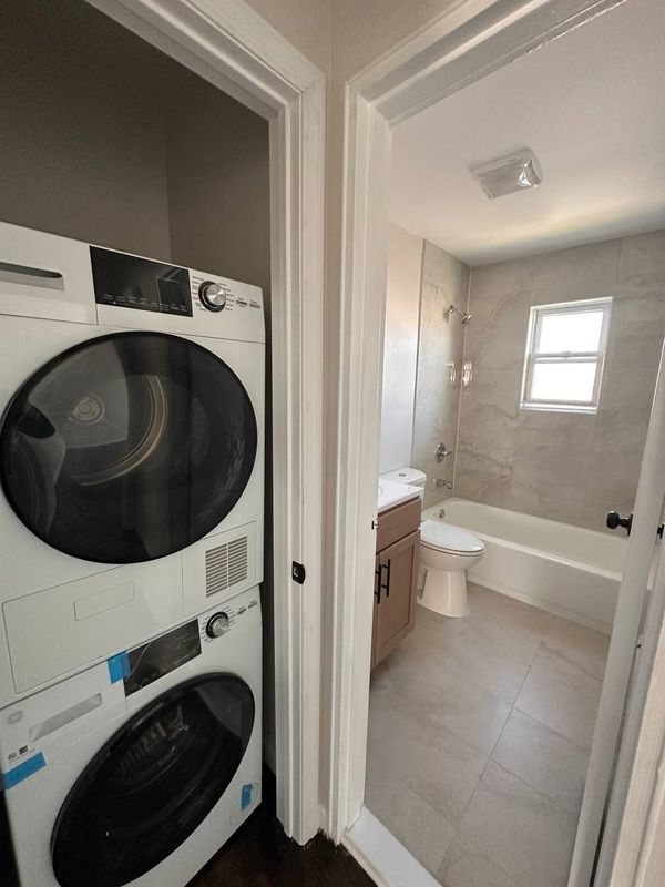 Building Photo - 581 Patten Ave