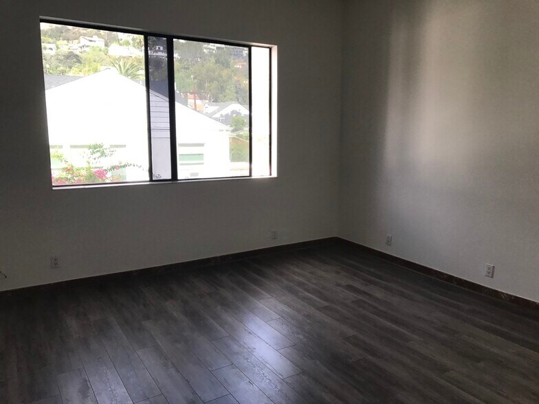Building Photo - 4161 Los Feliz Blvd