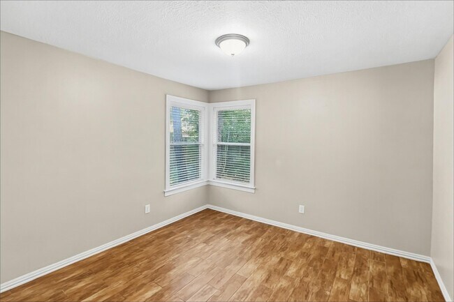 Building Photo - 5 Paddock Pines Pl