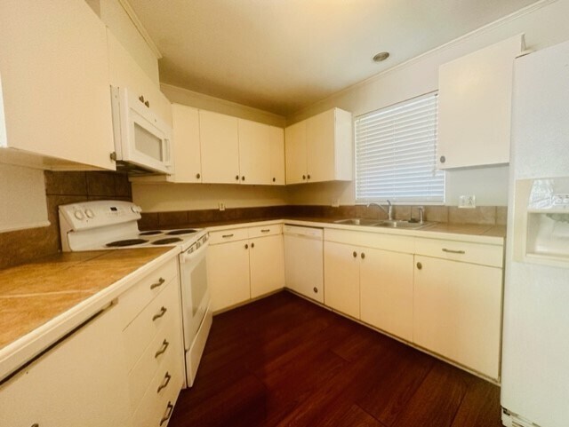 Building Photo - 623 College Hill Dr