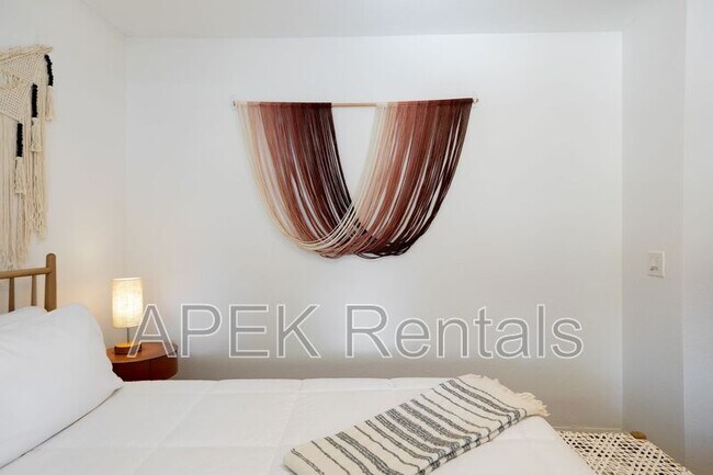 Building Photo - 61493 Desert Air Rd