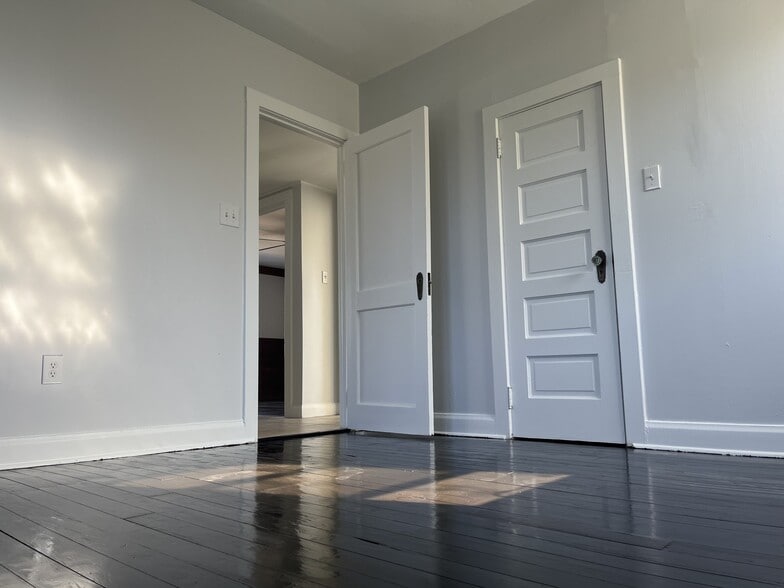 Building Photo - 2717 S Fletcher Ave