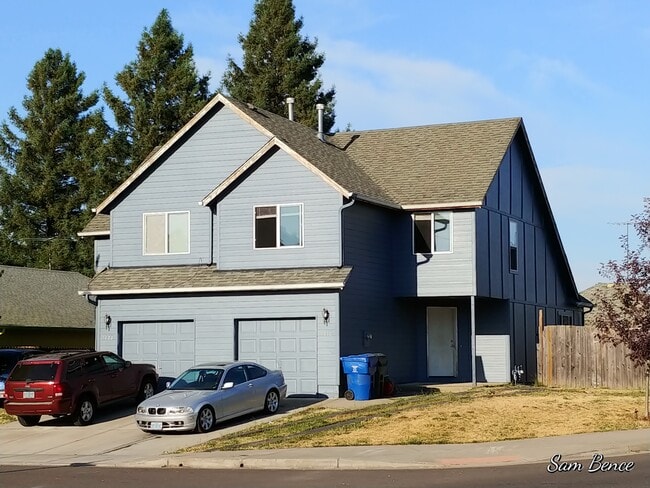Building Photo - 1610 Gem Pl NE