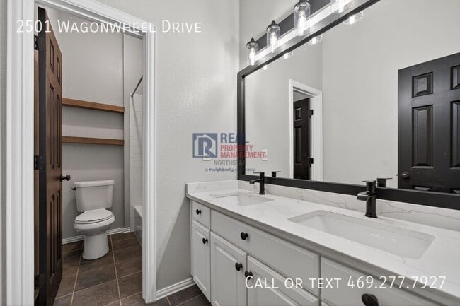 Building Photo - 2501 Wagonwheel Dr