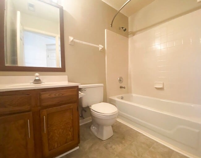 Building Photo - Ranch 3 bed, 2 bath Ranch with fenced yard...