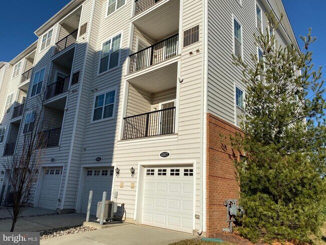 Building Photo - 43075 Thoroughfare Gap Terrace