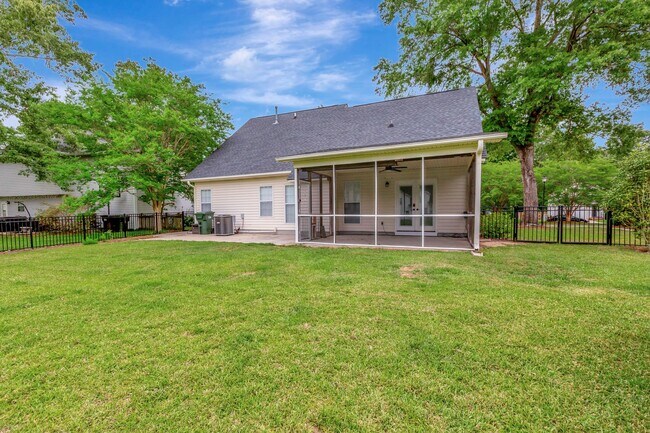 Building Photo - Beautiful Home in The Hamlets
